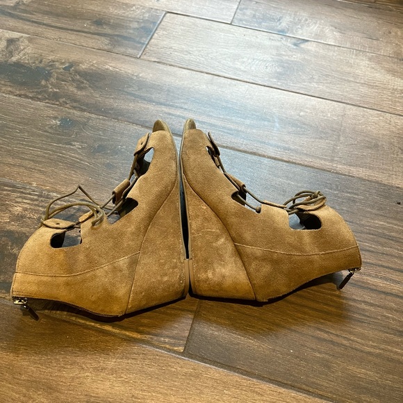 dolce vita lace up booties in excellent used condition. Size 9.5 - Picture 3 of 7